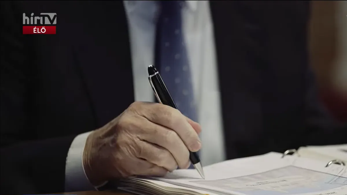 Petíciót indít a kormány a brüsszeli követelések ellen