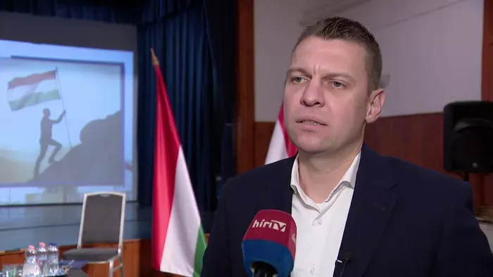 Menczer Tamás: A választás tétje, hogy a brüsszeli úton megyünk, vagy a magyar úton