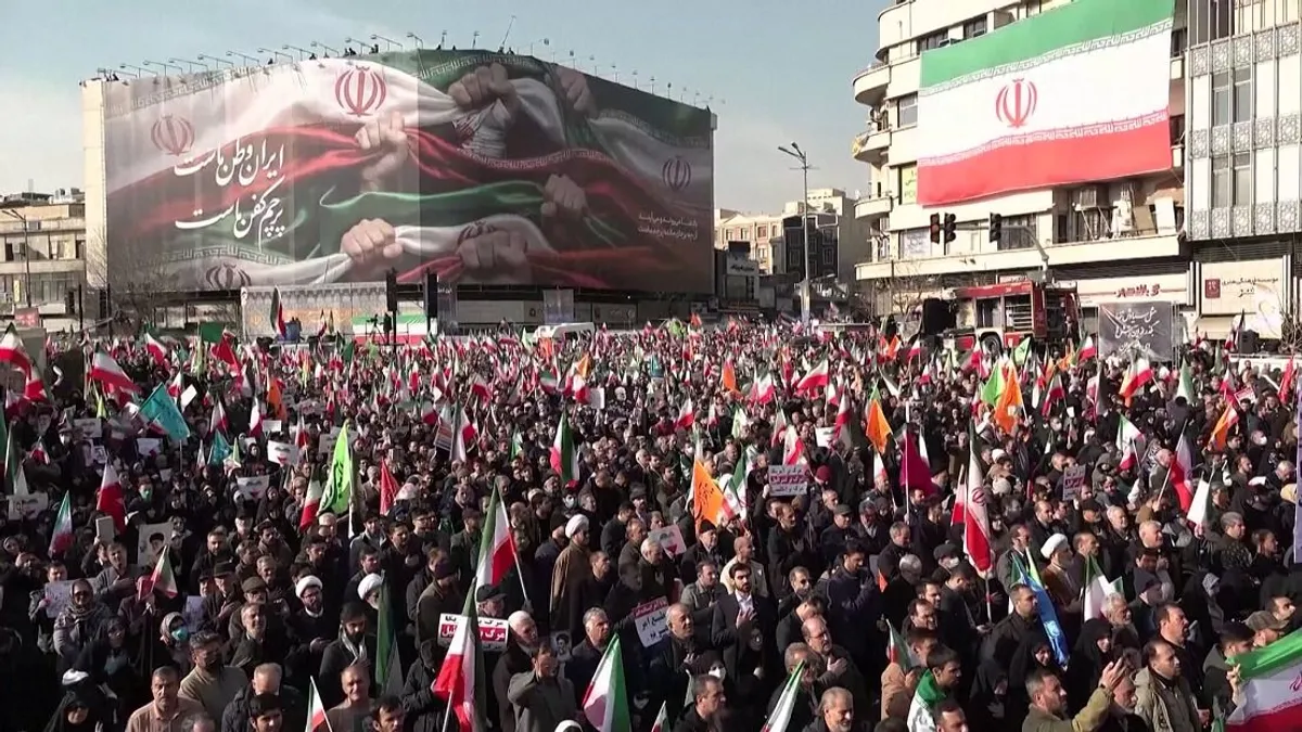 Irán a belső elégedetlenség és a külső nyomás harapófogójában