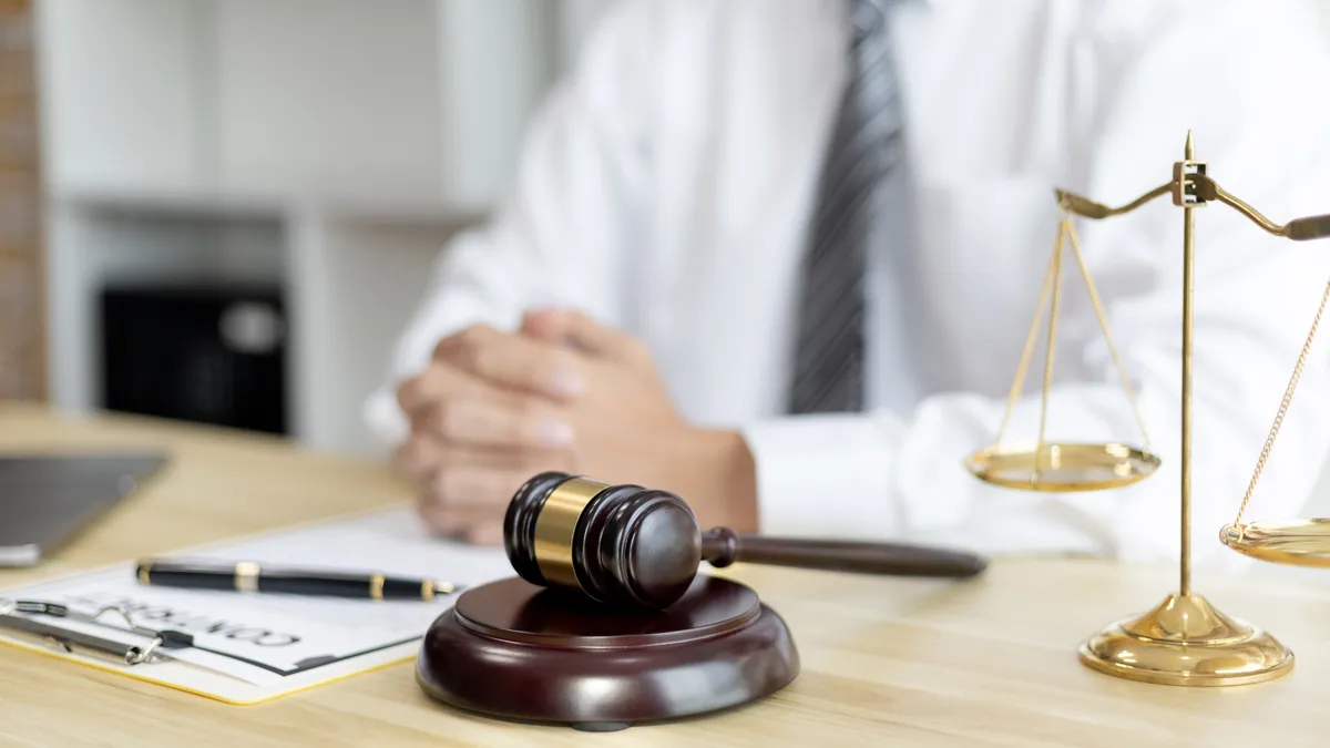 Nincs sunnyogás, nincs lapítás: A miniszterelnök nem Magyar Péter, hogy mást mondjon a sötétben, mint a fényben