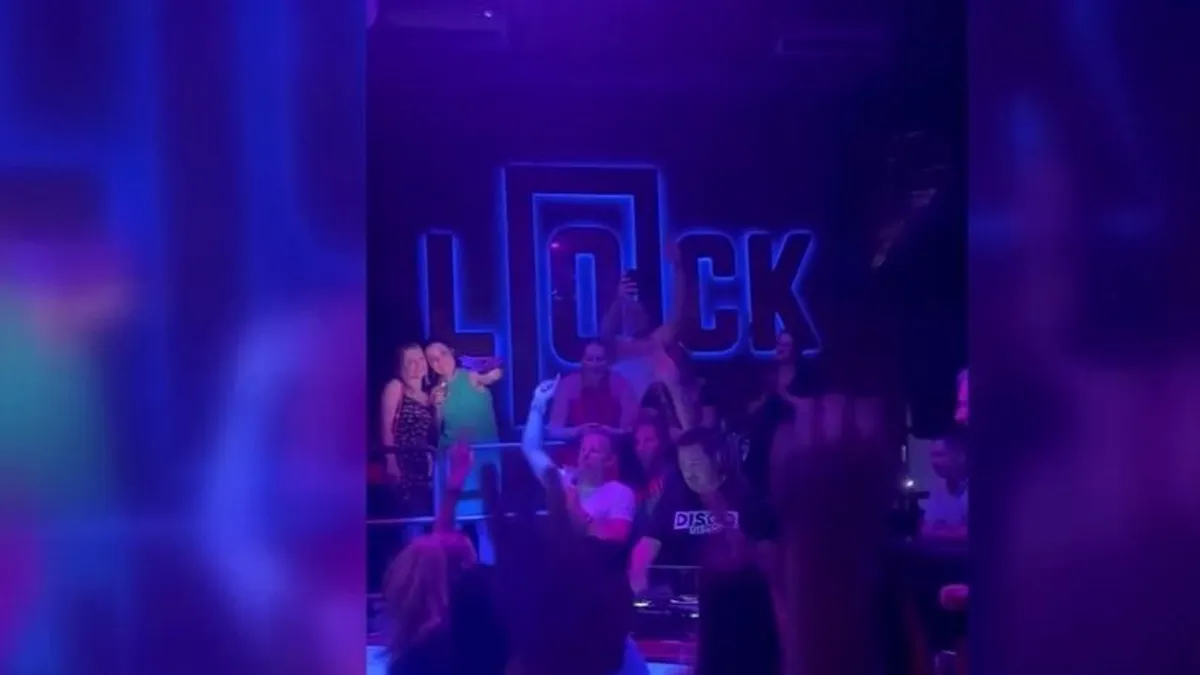 Magyar Péter megmutatta énekesi kvalitásait, mielőtt botrányba keveredett