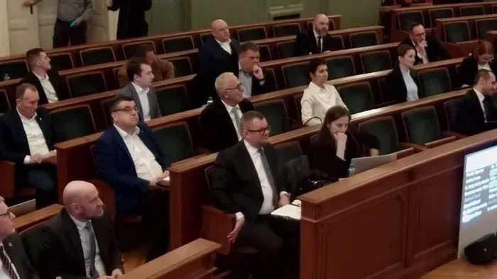 Áll a bál Győrött