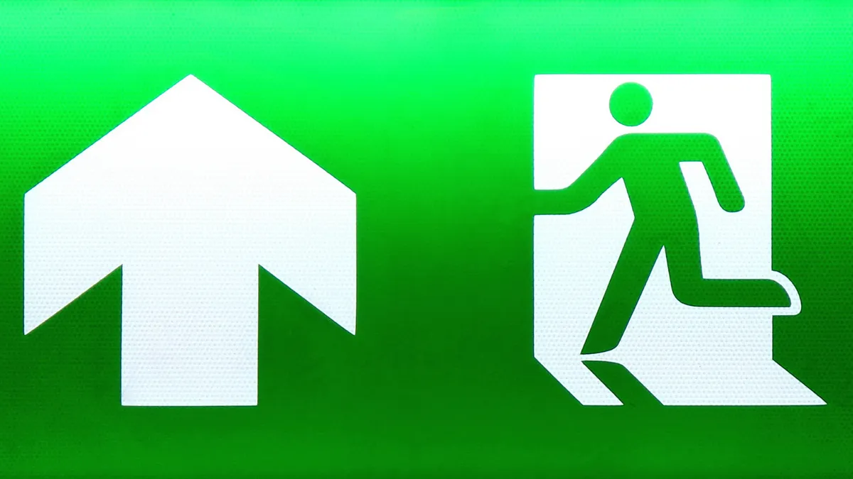 Menekülőre fogta a Tisza Párt jelöltje: Gillyné Szabó Alexandra elhajtott a drogos bulira vonatkozó kérdések elől