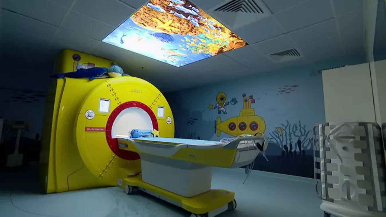 Mintha egy tengeralattjáróba szállnának be: így győzi le a félelmet a Semmelweis új MR-je