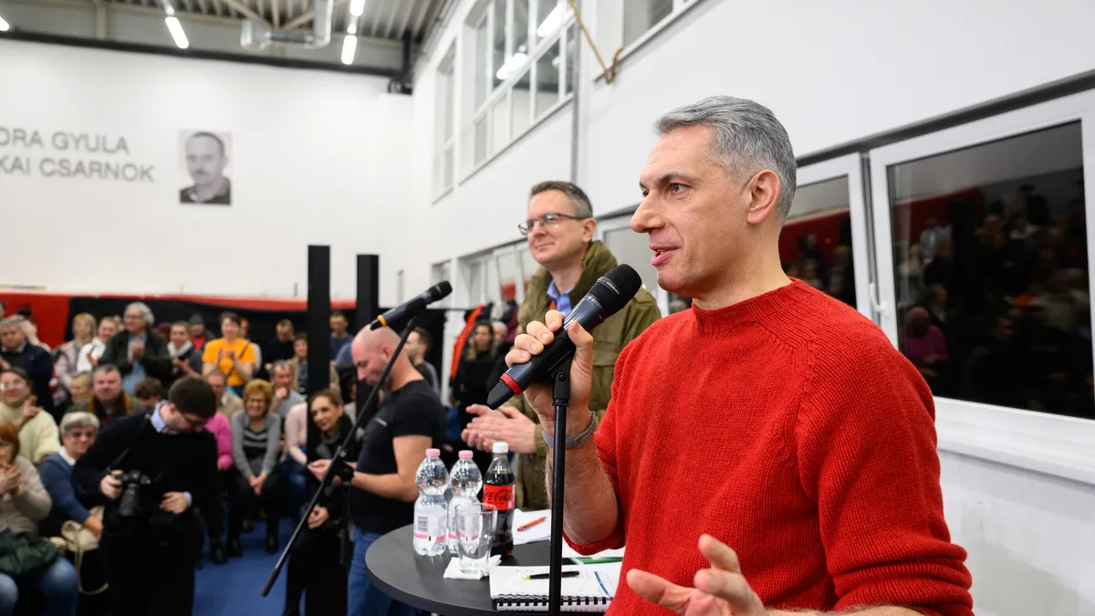 Amíg a liberálisok félrenéznek, Lázár nevén nevezi a gyereket. Rend kell, nem maszatolás