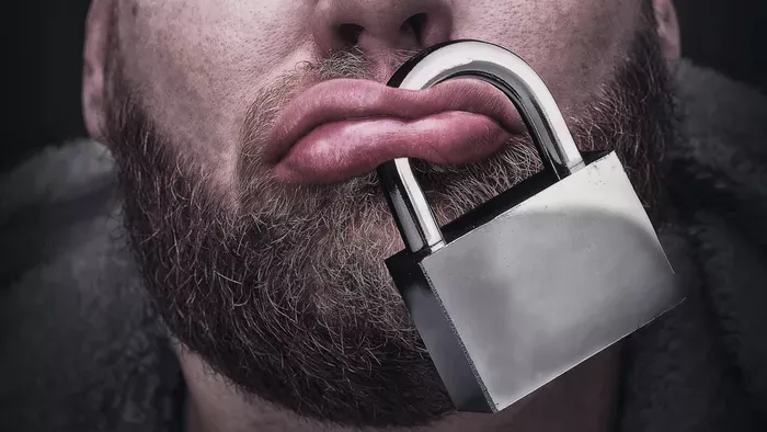 Szájkosár a Tisza jelöltjein – Mit rejtegetnek?