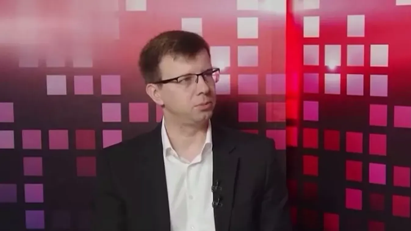 Bóka János: Az Európai Néppárt katonai szövetséggé alakítaná át az uniót