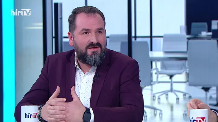 A kétarcúság szobra – Szarvas Szilveszter keményen beleállt Magyar Péterbe