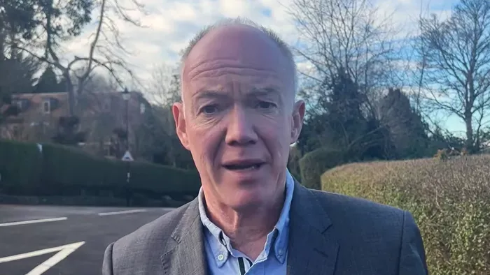 Túl szoros kapcsolatban állt a Munkáspárt korifeusa a szexuális bűnöző amerikai bankárral