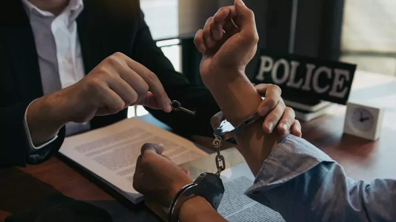 Szülinapi razzia a palotában – Rács mögé kerülhet a brit király öccse az államtitkok miatt