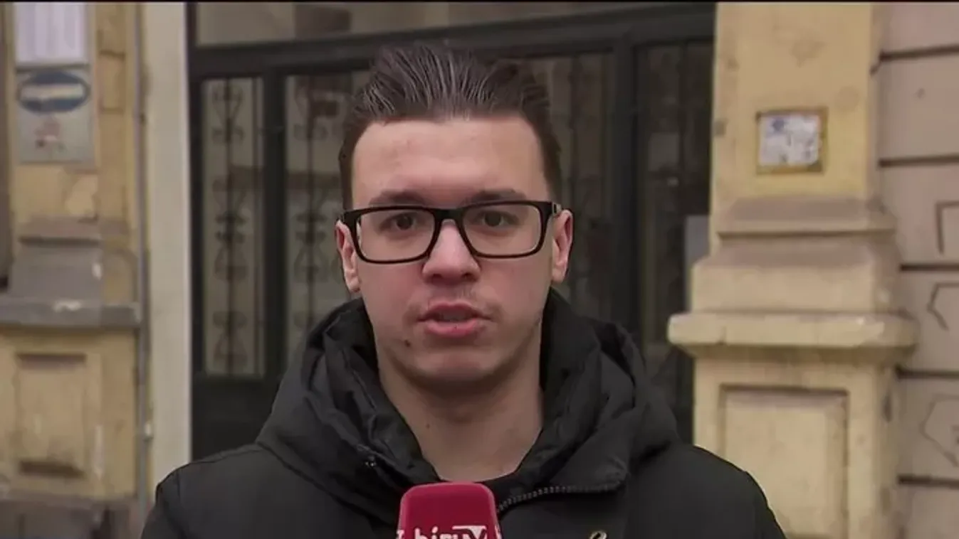 Budapesten található az a lakás, aminek az egyik hálószobájának képe a radnaimark.hu oldalon található meg