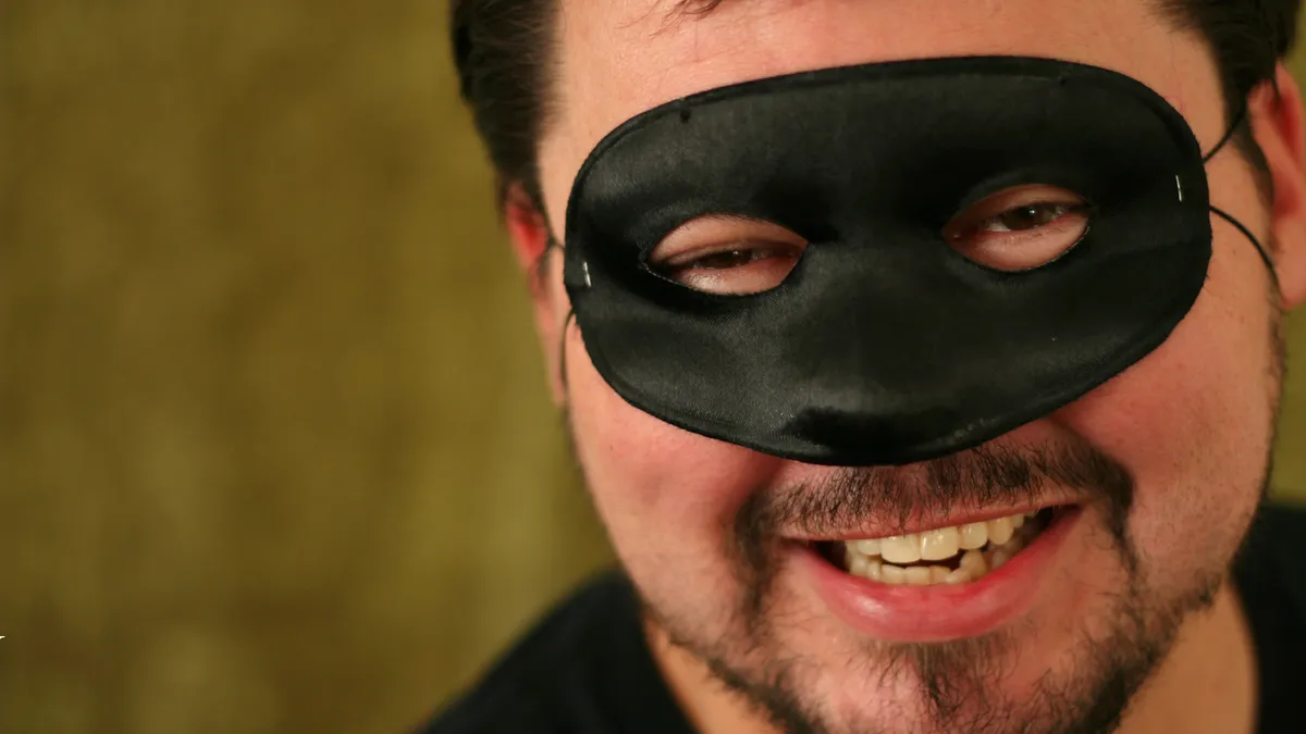 Békés tüntetés vagy kocsmai verekedés? A Vezércikk leleplezi Magyar Péter „garázda-osztagát” – Ezt a műsort látnod kell!