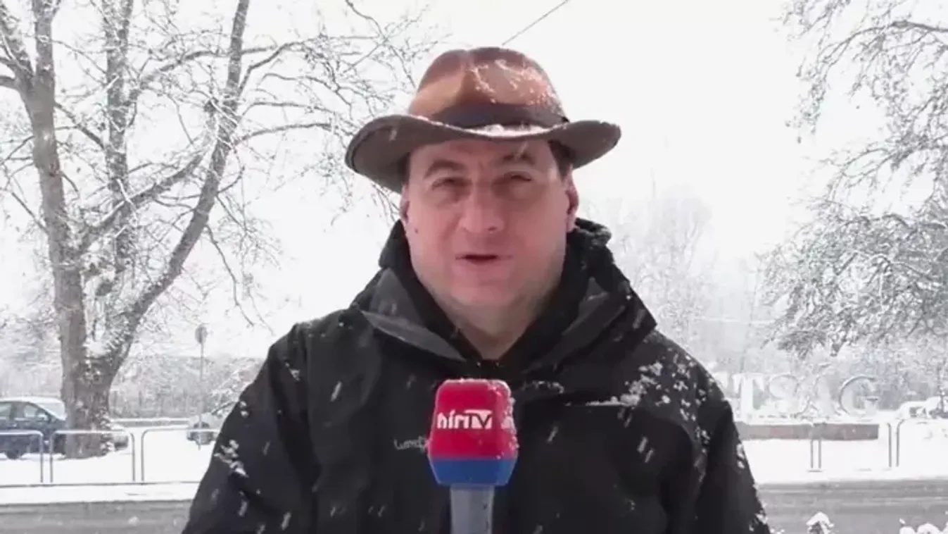 A késő délelőtti óráktól kezdve folyamatosan havazik Nógrádban