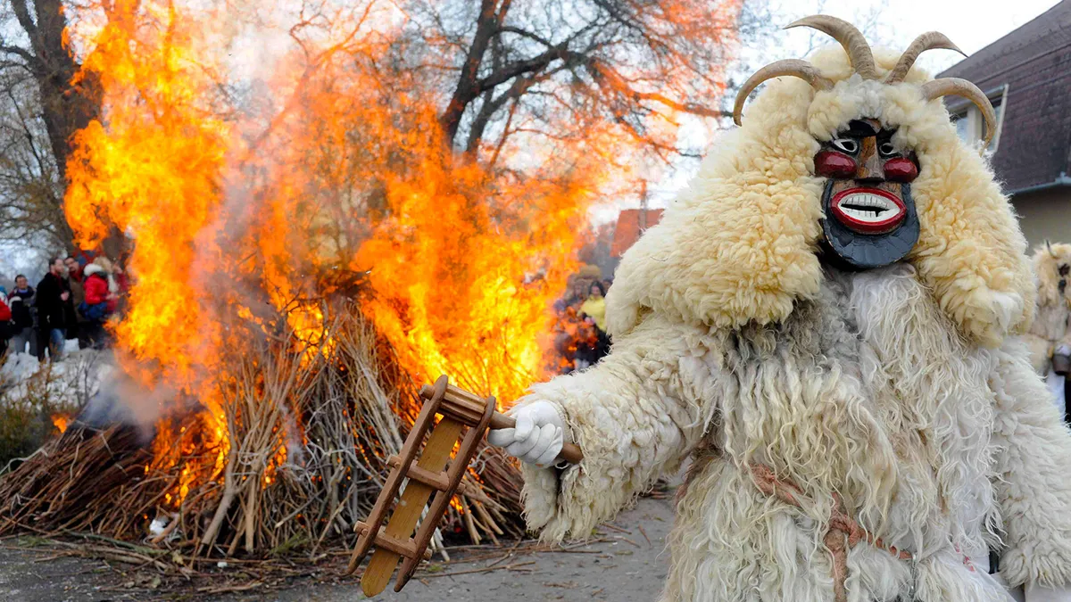 „Jobban várják, mint a karácsonyt!” – Megmozdult a föld Mohácson: Világszenzáció lett a magyar busójárásból!