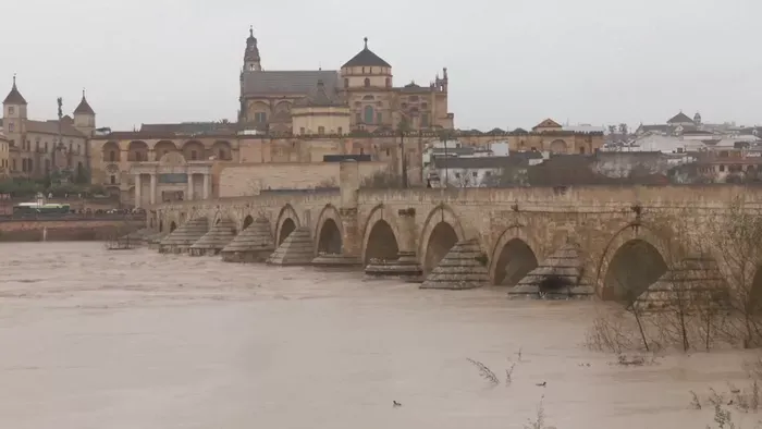 Több mint 10 ezer embert evakuáltak már a spanyolországi árvizek miatt