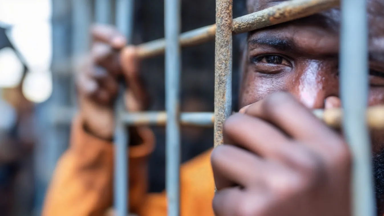 Megteltek a svéd börtönök, a liberális mintaállam térdre kényszerült a bevándorlás súlya alatt!