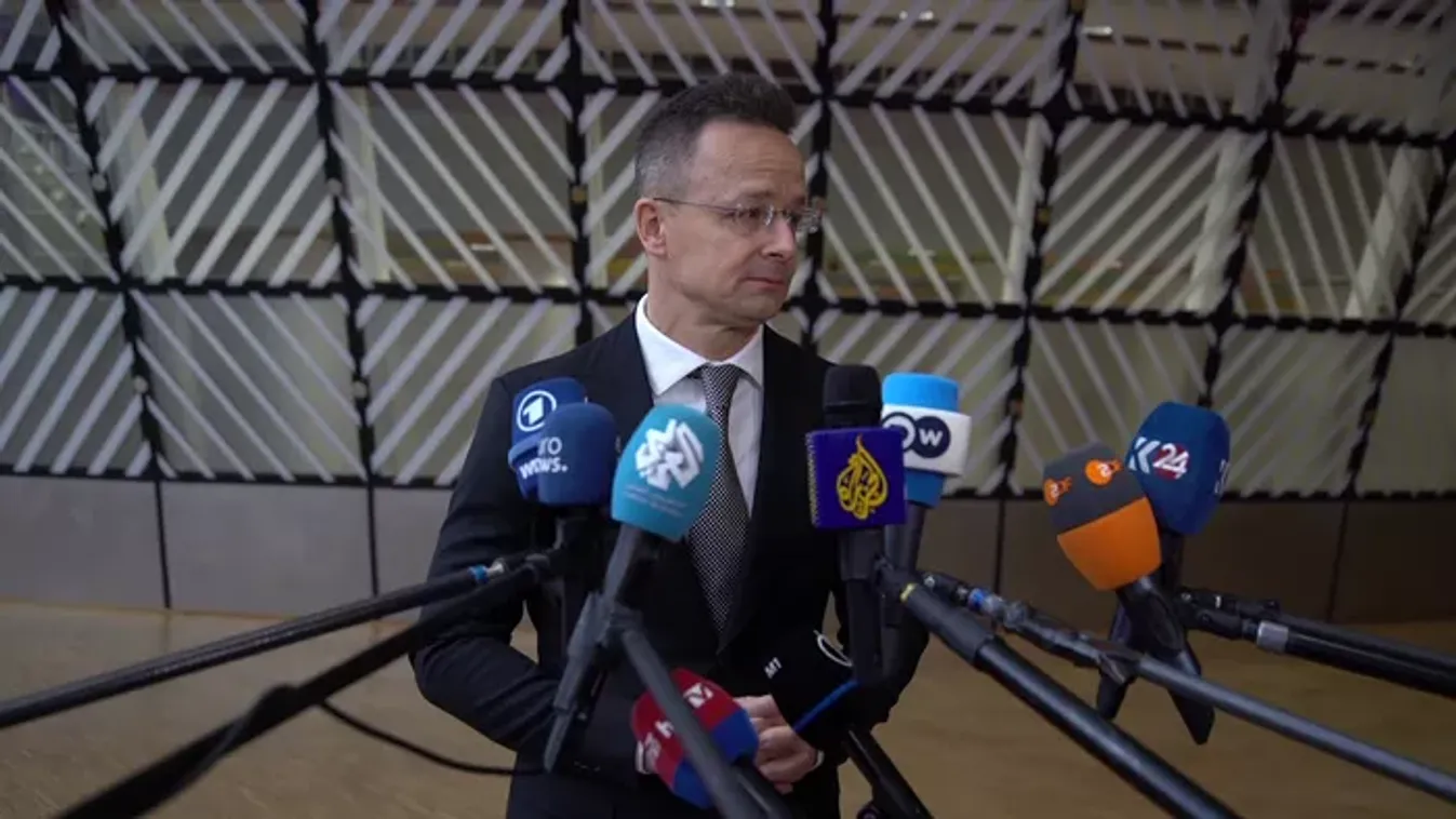 Záporoztak a külföldi sajtó kérdései Szijjártó Péterhez