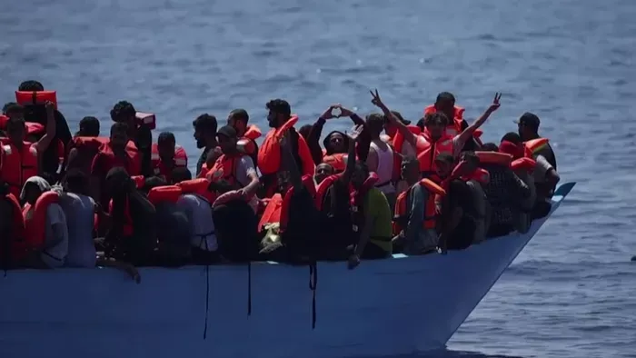 Az olasz kormány hadat üzent az NGO-hajóknak és az embercsempész-hálózatoknak