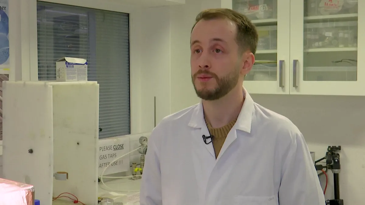 Ötmilliárd tonna probléma vagy a jövő aranybányája? Meglepő kísérlet zajlik Londonban