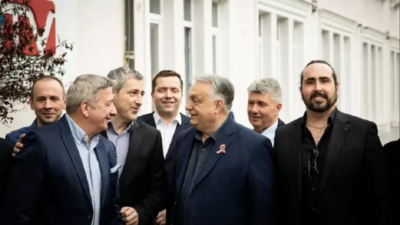 A hely, ahol a miniszterelnök is otthon érzi magát: Orbán Viktor látogatást tett a HírTV stúdiójában