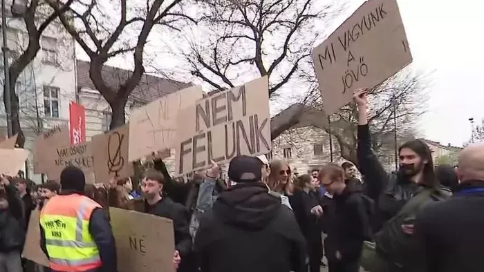 Agresszív provokátorok próbálták megzavarni Orbán Viktor országjárását Békéscsabán