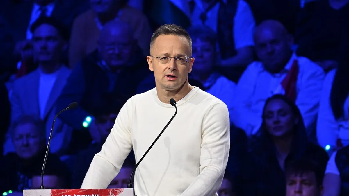 Veszélyben Szijjártó Péter új állása? Keresztbe tehet a kormány a BYD-s igazolásnak