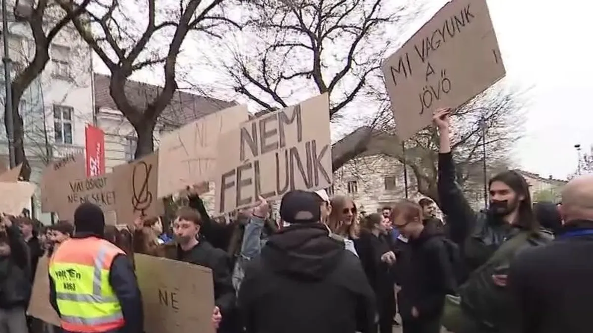 Agresszív provokátorok próbálták megzavarni Orbán Viktor országjárását Békéscsabán