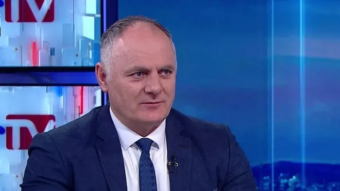 Irán új legfelsőbb vezetőjévé nevezték ki a légicsapásban megölt Ali Hamenei fiát