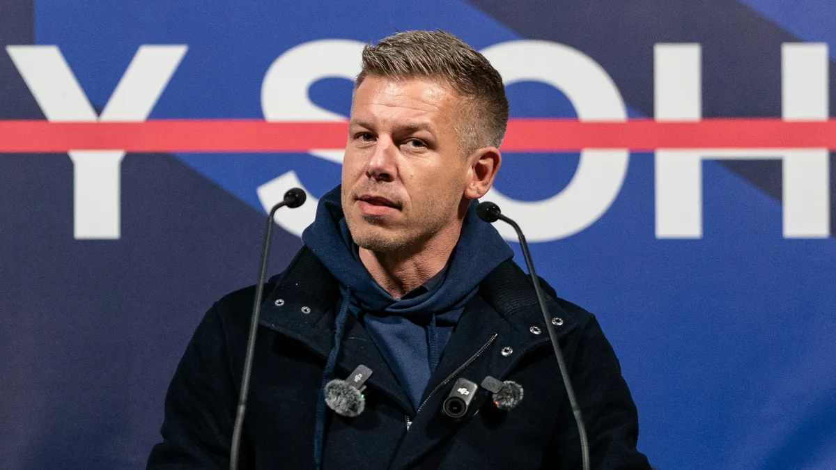 Magyar Péter nem ítélte el a külföldi titkosszolgálatokkal együtt dolgozó újságírót