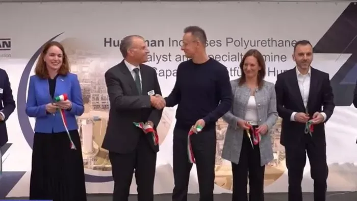 Míg Washington engedélyezi, Brüsszel meg akarja tiltani az olcsó orosz energia importját