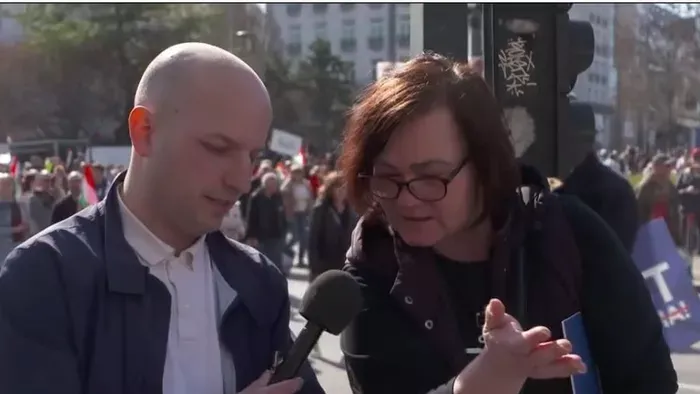 A Tisza Párt szimpatizánsai szerint egyértelmű: Tárkányi Zsolt náci karlendítést tett