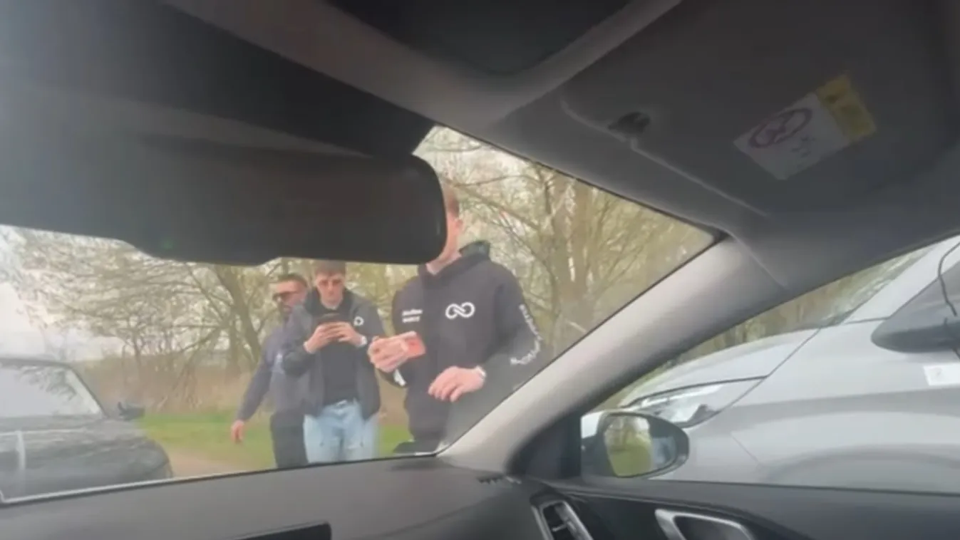 Döbbenetes videó arról, ahogy Tisza-párti aktivisták támadtak rá a Megafon munkatársára