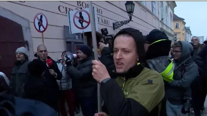 A Tisza párti rendbontókat a düh és a gyűlölet vezérli a Fidesz nagygyűléseire