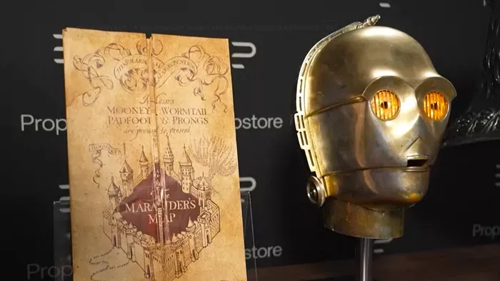 Kultikus filmek ikonikus relikviái kerültek kalapács alá