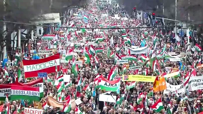 Március 15-én minden eddiginél nagyobb tömeg indul a Kossuth térre