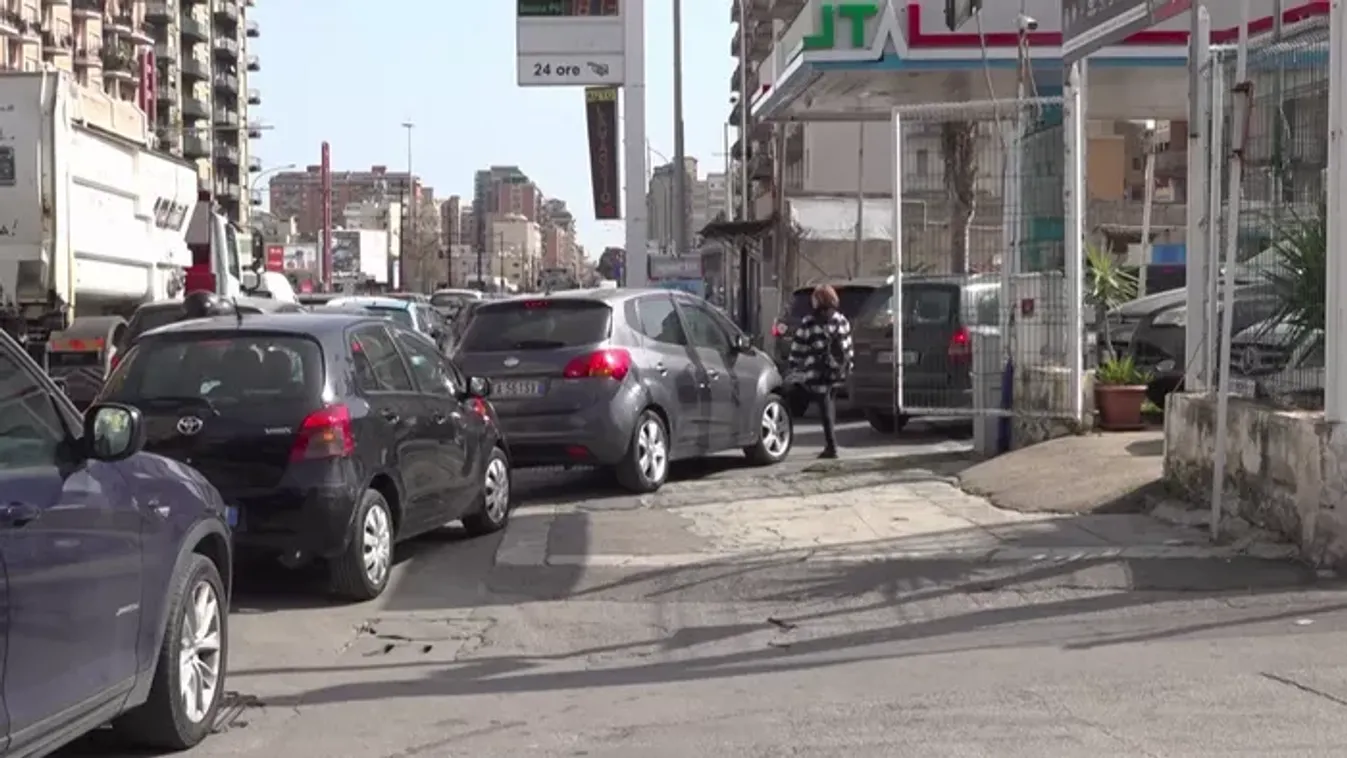 „Hagyják otthon az autót!” – Erre biztatják most az olaszokat a háborús ársokk miatt