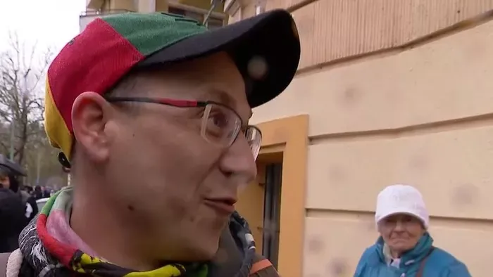 Magukból kikelt ellentüntetők próbálták megzavarni Orbán Viktor szolnoki beszédét