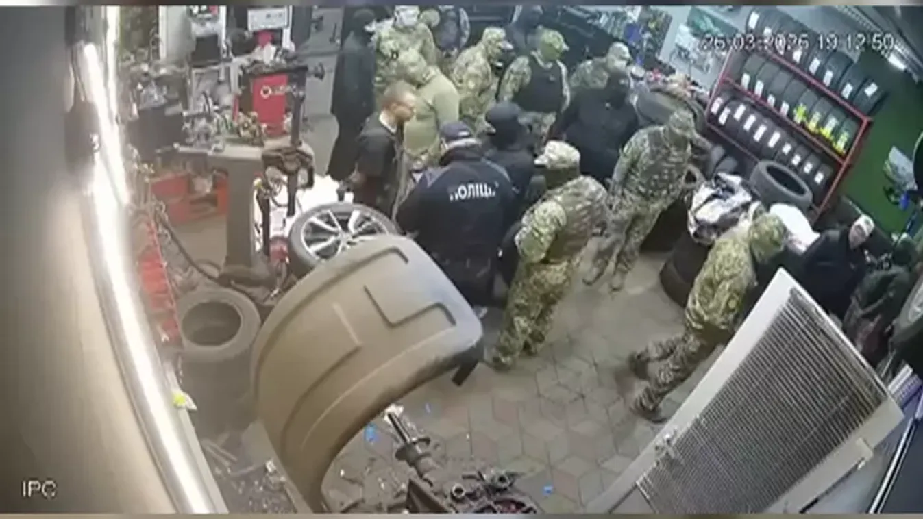Az ukrán emberrablók öt kisbusszal mentek egyetlen gumiszerelőért