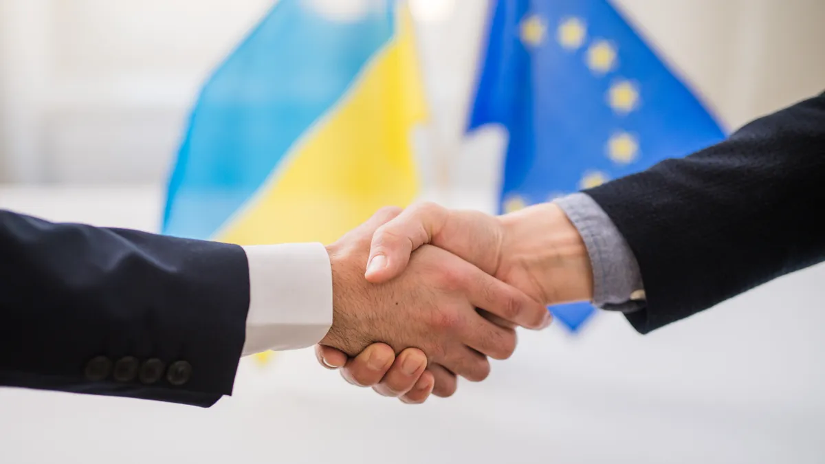 Politico: Kijev és Brüsszel Magyar Péter győzelmét szeretné