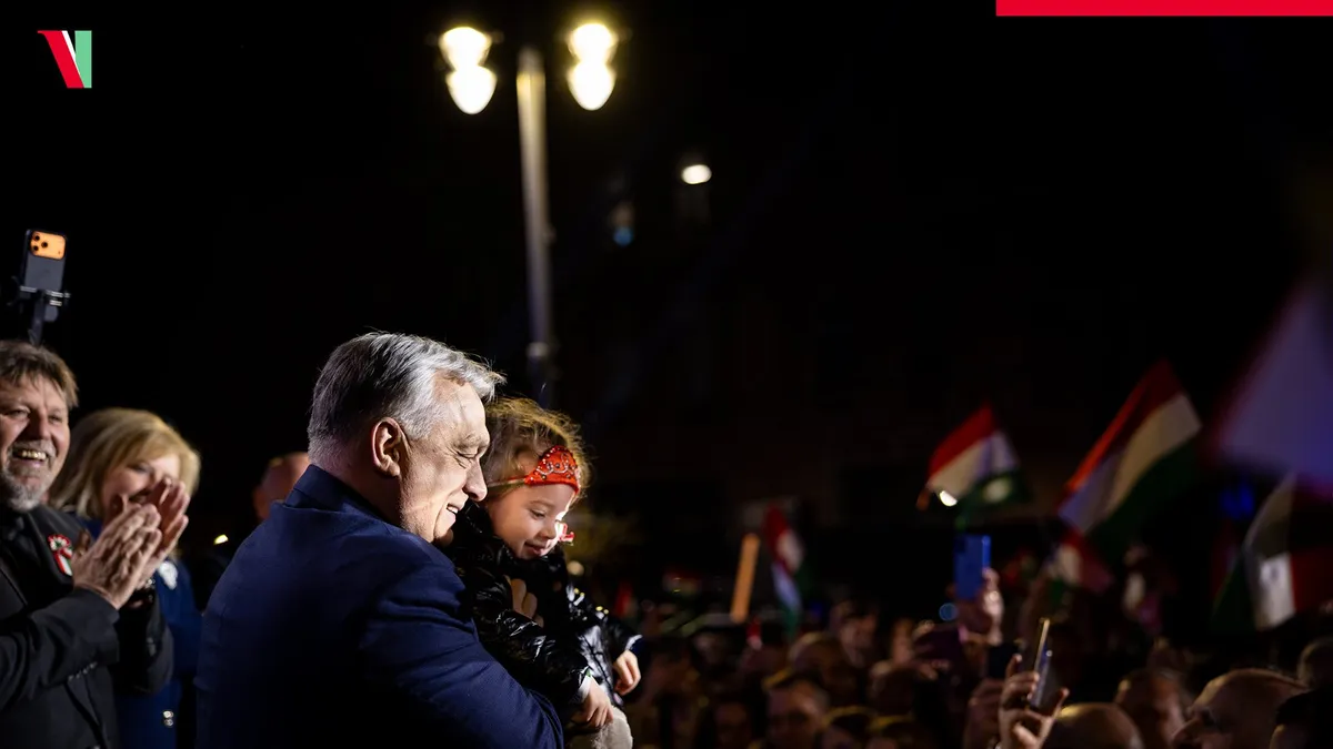 Megható jelenet: Egy plüssmacis kislány lopta el a show-t Orbán Viktor