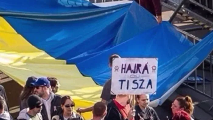 Alaposan odaszúrt Menczer Tamás Magyar Péternek az ukrán zászló kapcsán