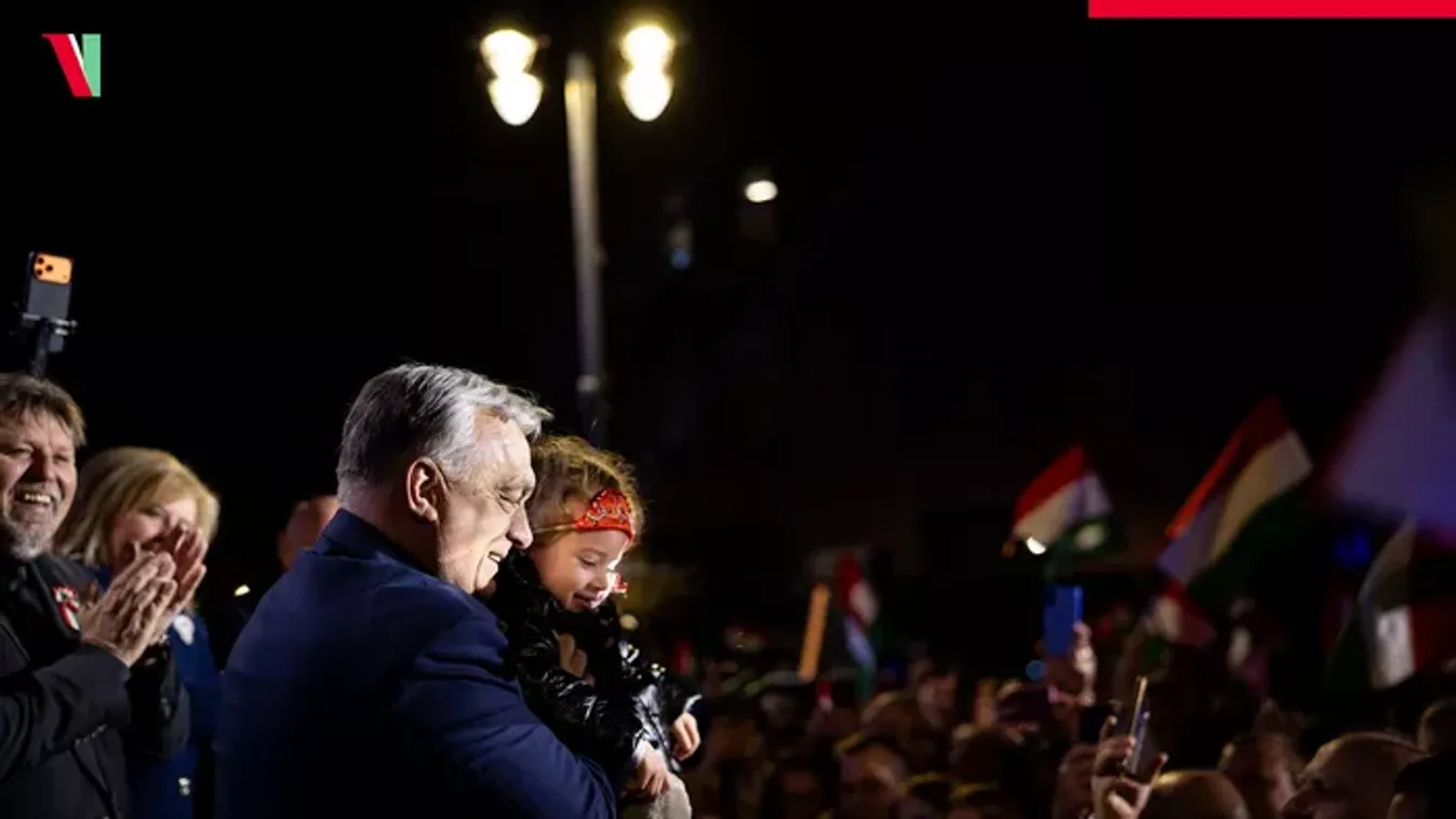 Megható jelenet: Egy plüssmacis kislány lopta el a show-t Orbán Viktor