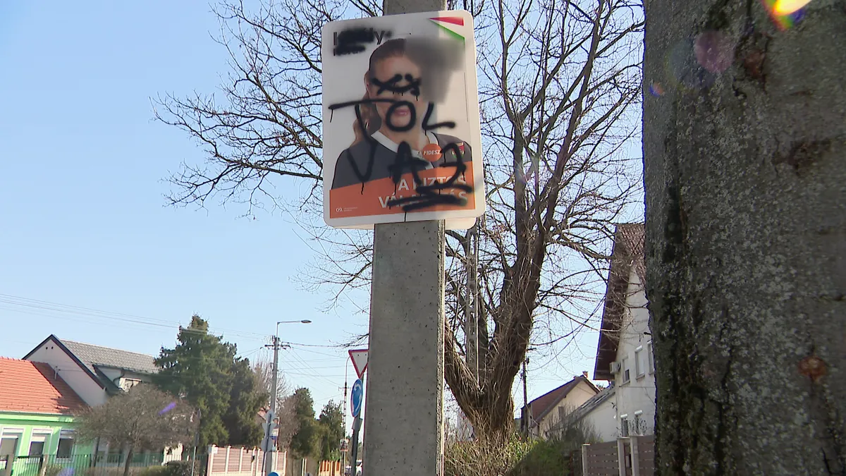 Trágár feliratokkal firkálták össze a fideszes jelölt plakátjait Csepelen