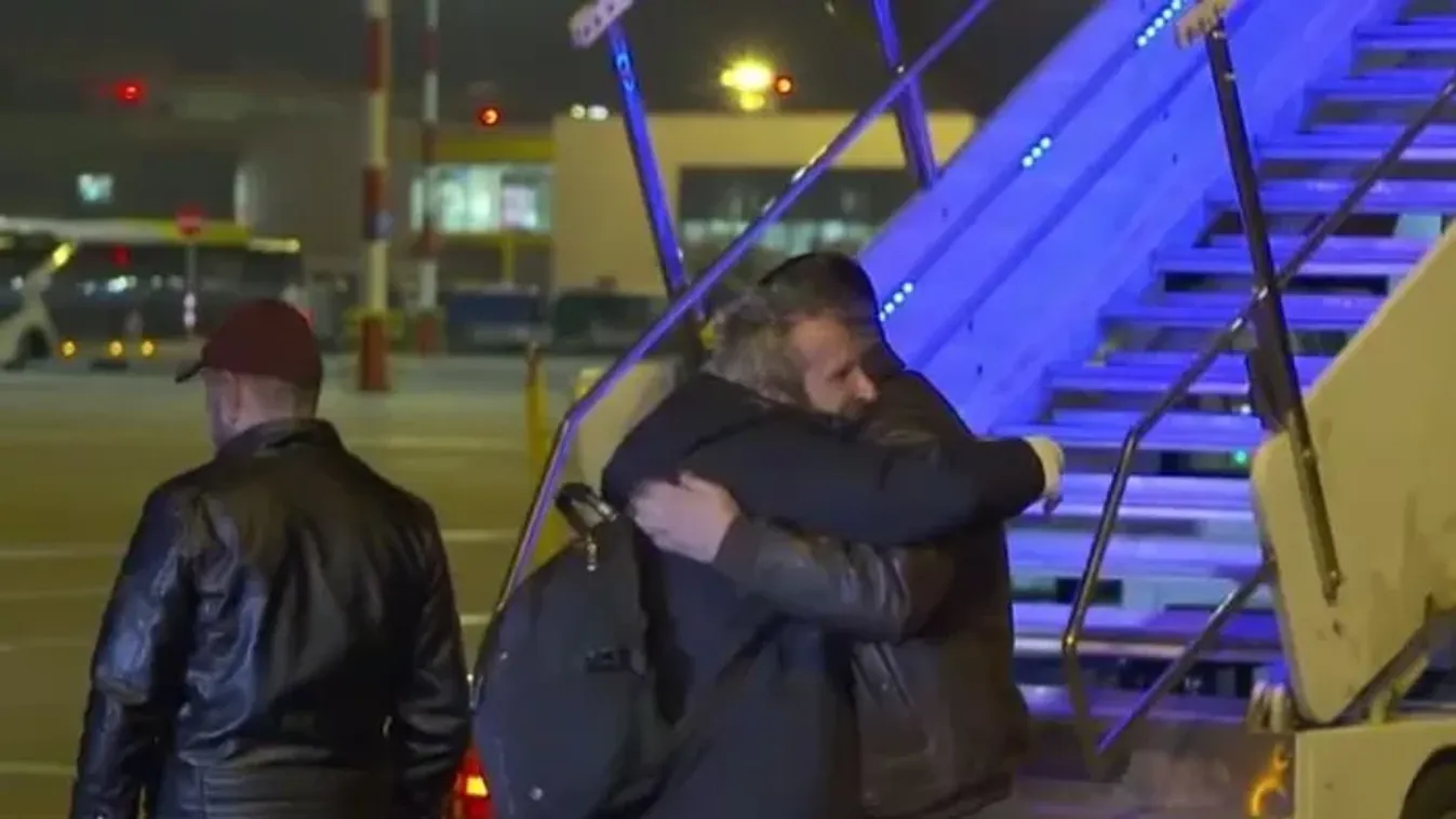 Két magyar hadifoglyot hozott haza Szijjártó Péter Oroszországból