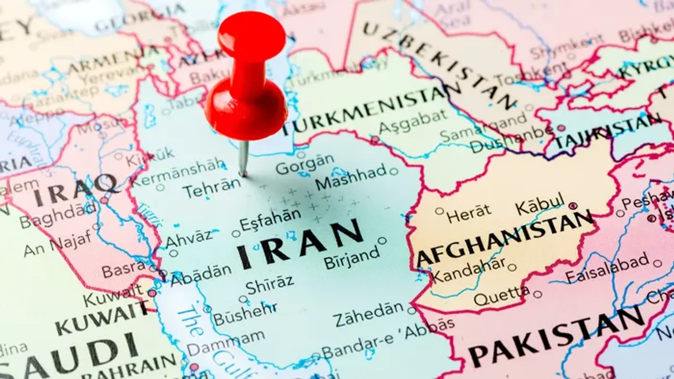 Donald Trump bejelentette az iráni hadigazdaság teljes megsemmisítését