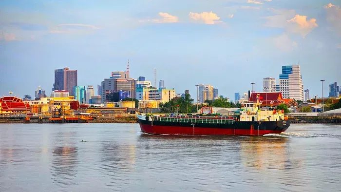 Az amerikai elnök hét ország segítségét kéri a Hormuzi-szoros megnyitásához