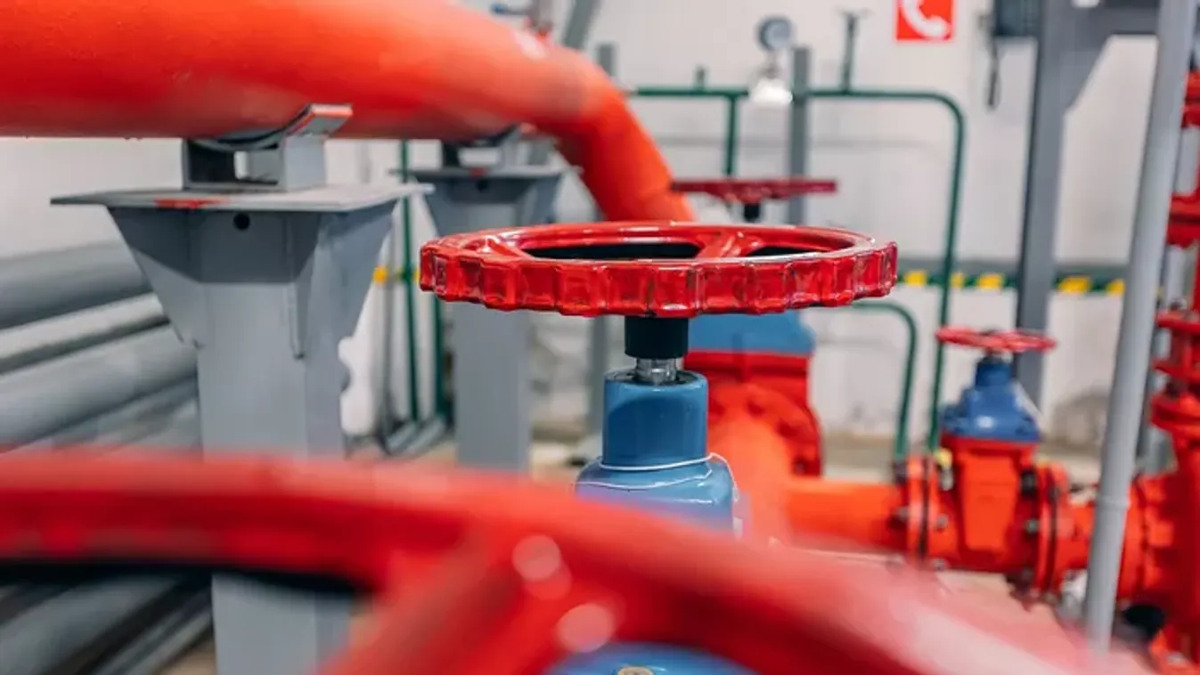 Itt a nagy bejelentés – Brüsszel visszakozik az orosz energiaügyben