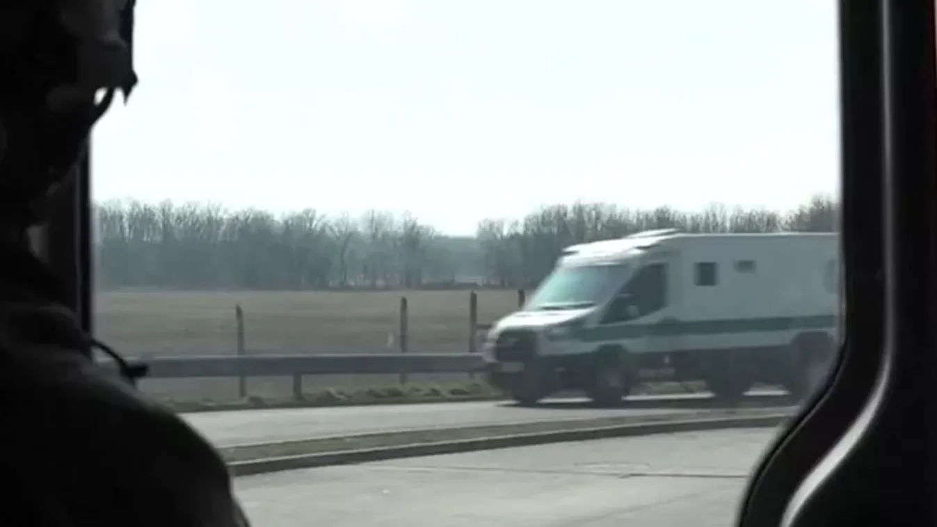 Ekkora összeget miért készpénzben szállítottak?