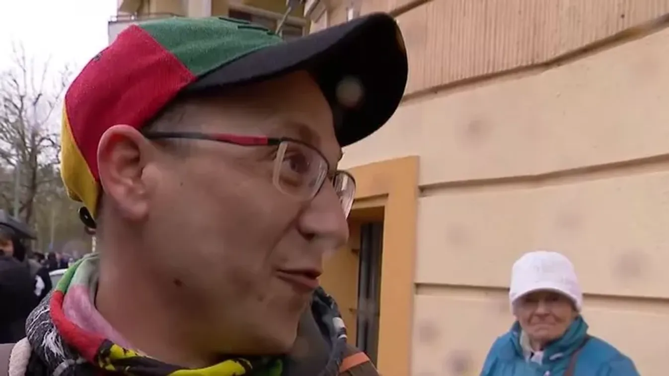 Magukból kikelt ellentüntetők próbálták megzavarni Orbán Viktor szolnoki beszédét