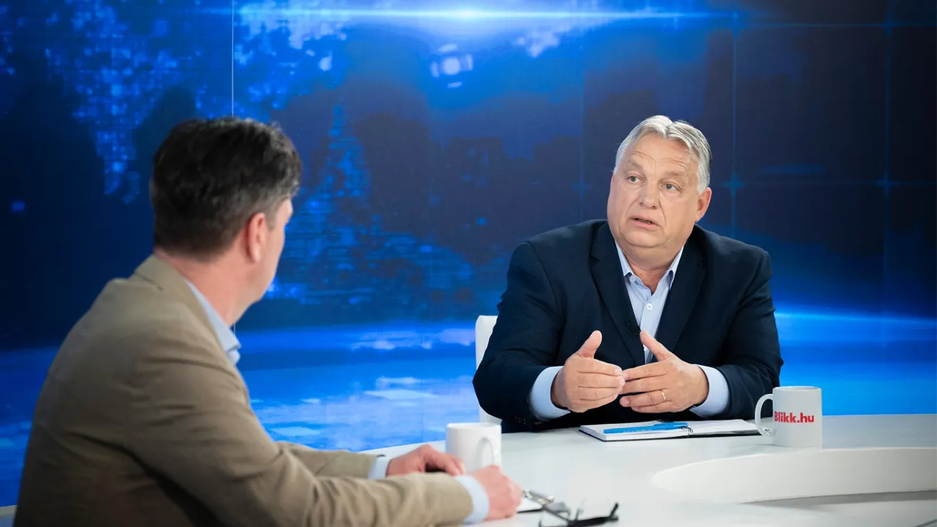 Orbán Viktor olyat mutatott a Blikk Talkban, amit eddig csak a beavatottak láthattak